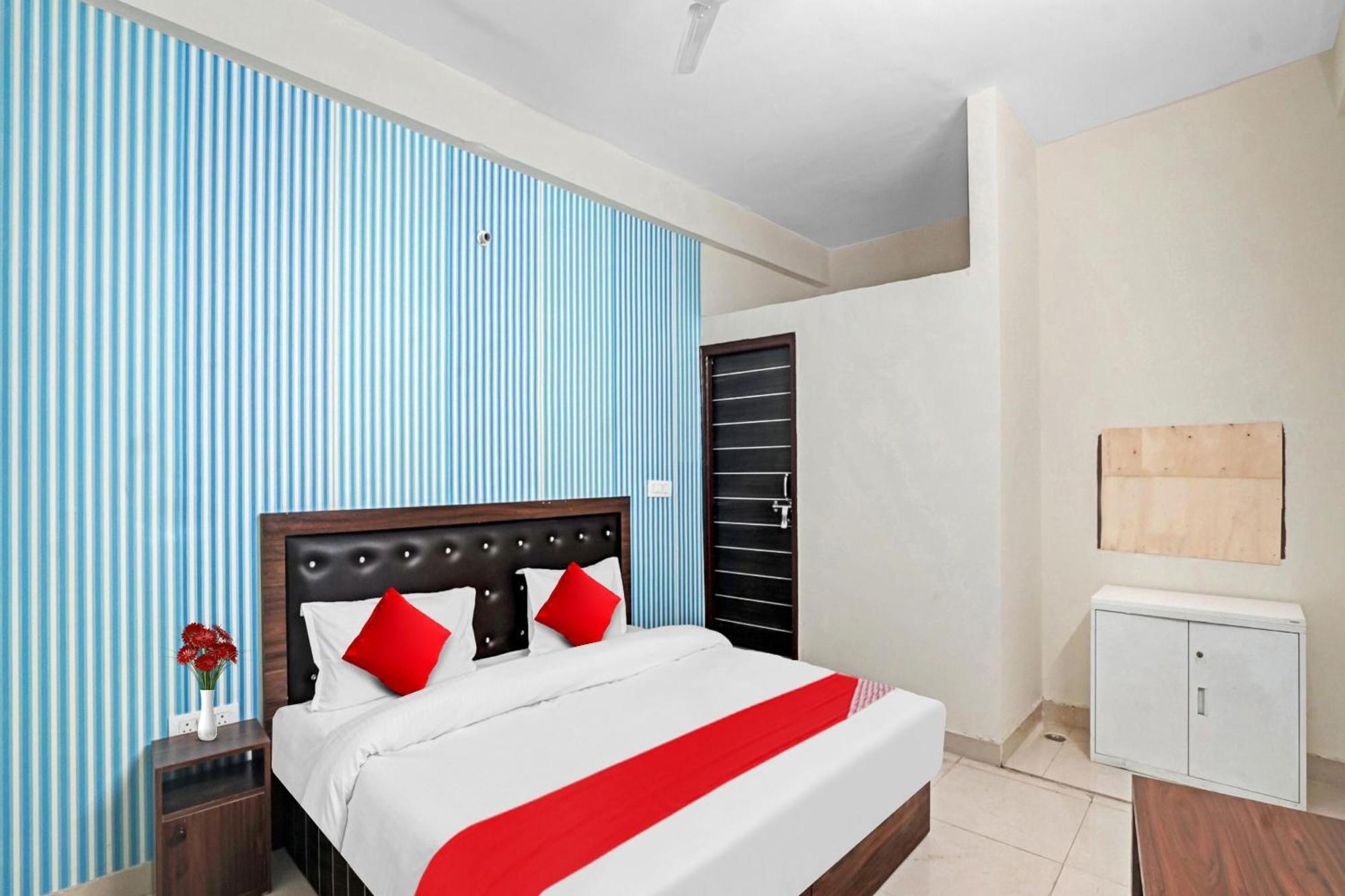 Hotel O Avs Hotel & Restaurant Noida Exterior photo